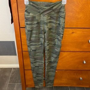 Surface Power leggings- Olive Canvas Camo